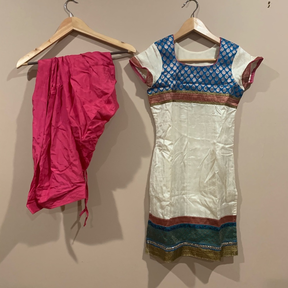2 PIECE LITTLE GIRLS EMBROIDERED INDIAN OUTFIT